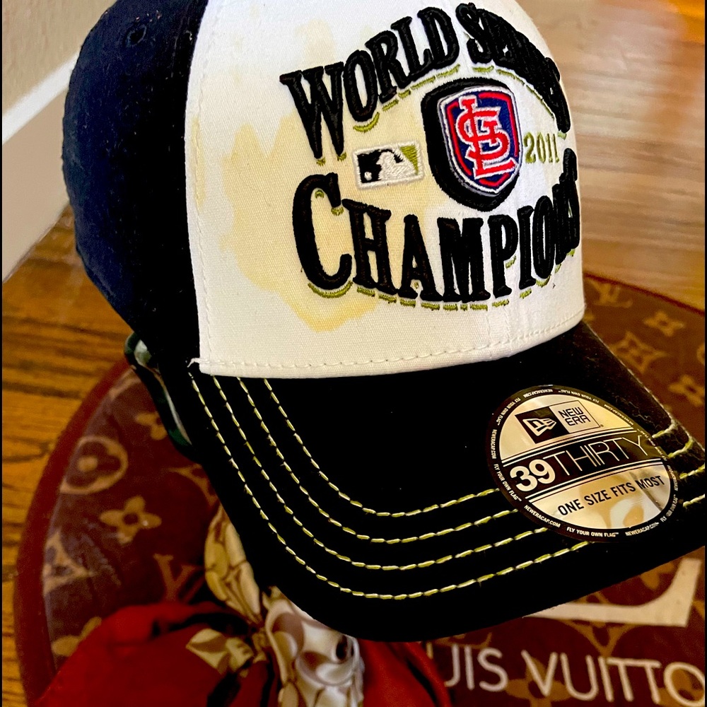 SOLD‼️ 2011 World Series Champion STL Cardinals